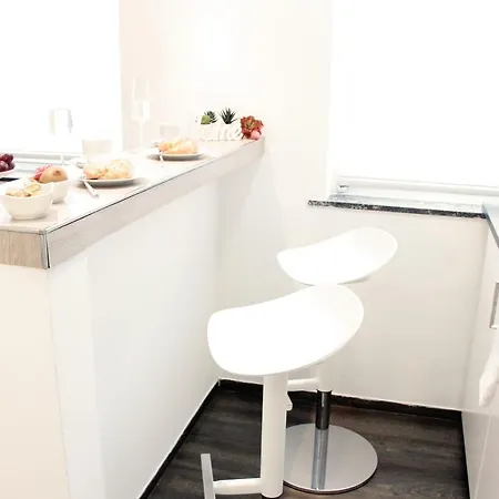 Apartment Secret Hideaways Cozystudio Superior Mit Wifi L 450m Bis Uni L Messe L Flughafen L Zoo *